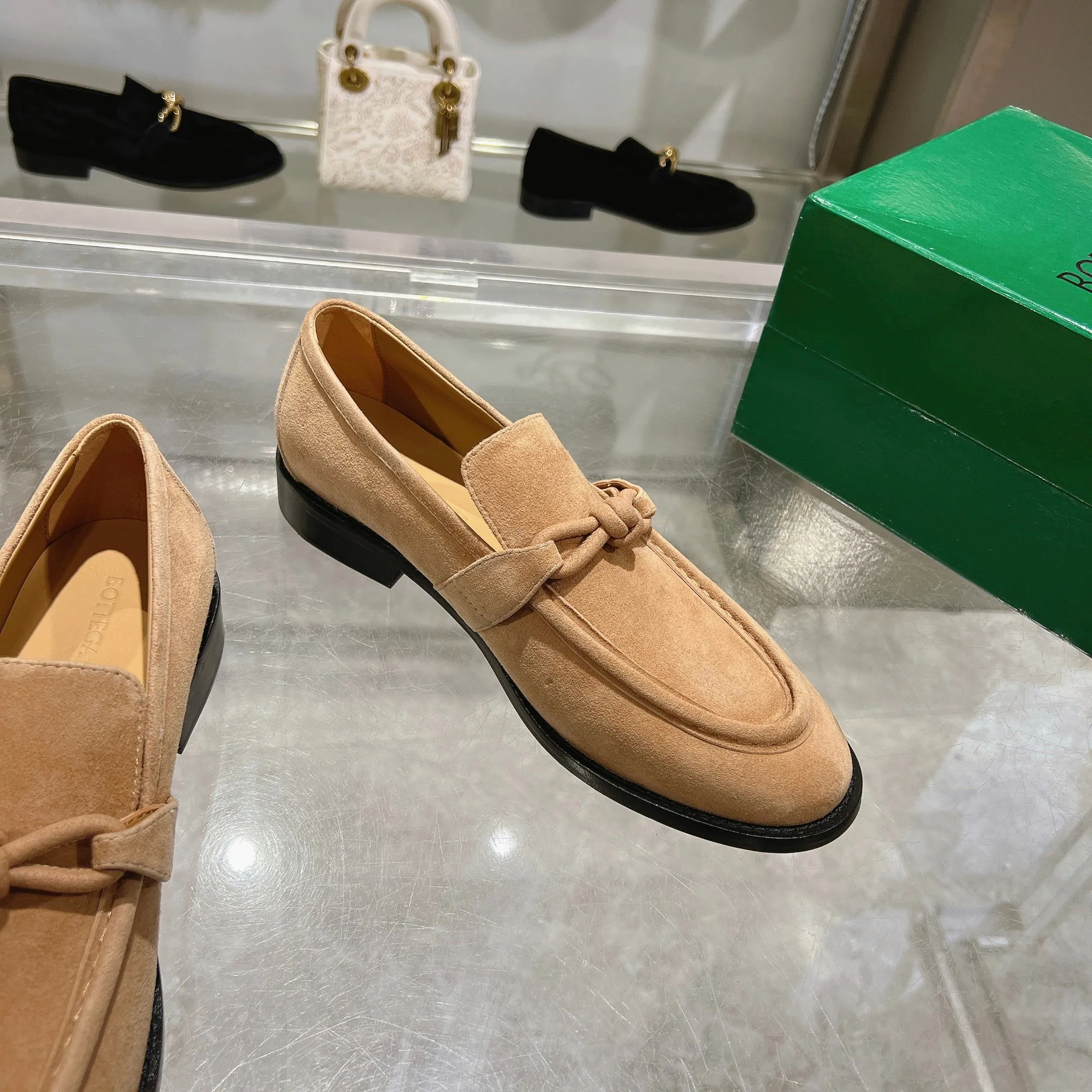 [BV] Top P: 840💰 Size: Female 35-39 (Female 40 custom-made) Male 39-44 (38.45 non-refundable) Bottega Veneta 2025 counter model! Small round toe loafers! Imported leather outsole! Imported grained cowhide! Solid color Niuli! !
